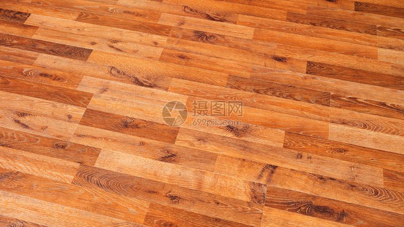 地暖地板安装：价格与品质的平衡之道**
